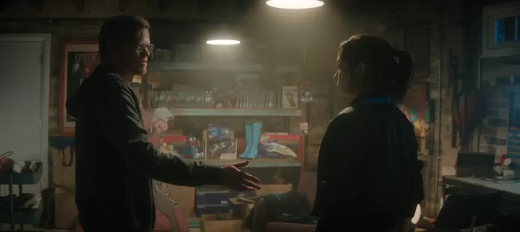 Nanette encontra o clone de Daly em uma sala escura, iniciando a conversa que levará ao dilema final do episódio.