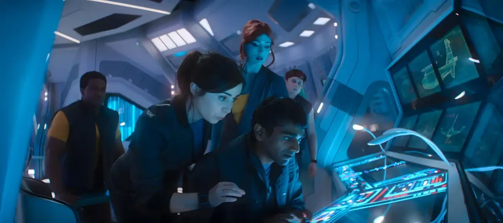 Tripulantes digitais exploram o novo planeta em USS Callister Infinity, enquanto procuram Walton.