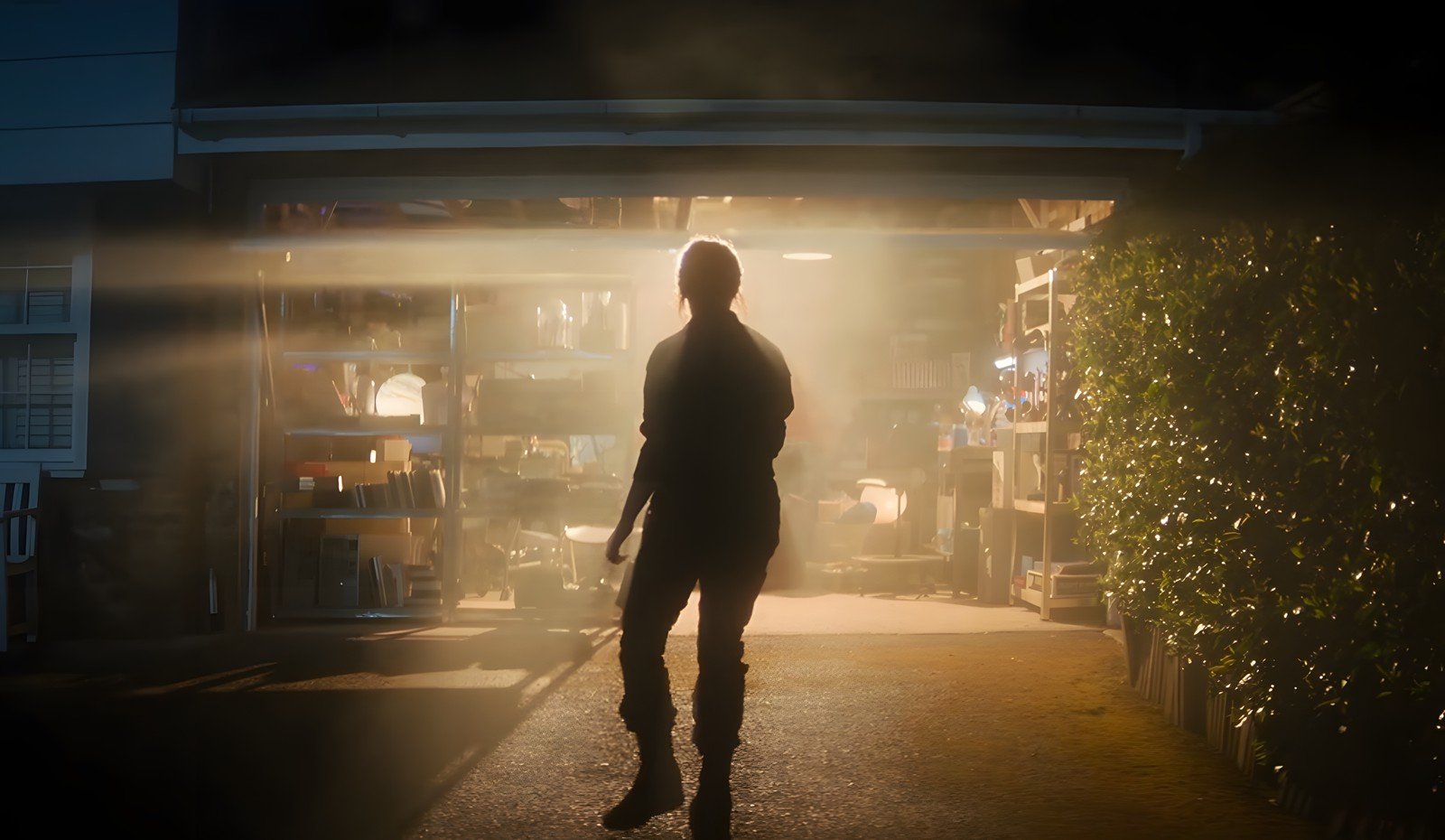 Nanette approaches the garage where she finds Daly's clone in USS Callister Infinity.