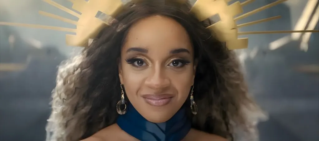 Maria appears as an empress in a grand futuristic setting, in an alternate reality created with the necklace in Black Mirror's Bête Noire episode.
