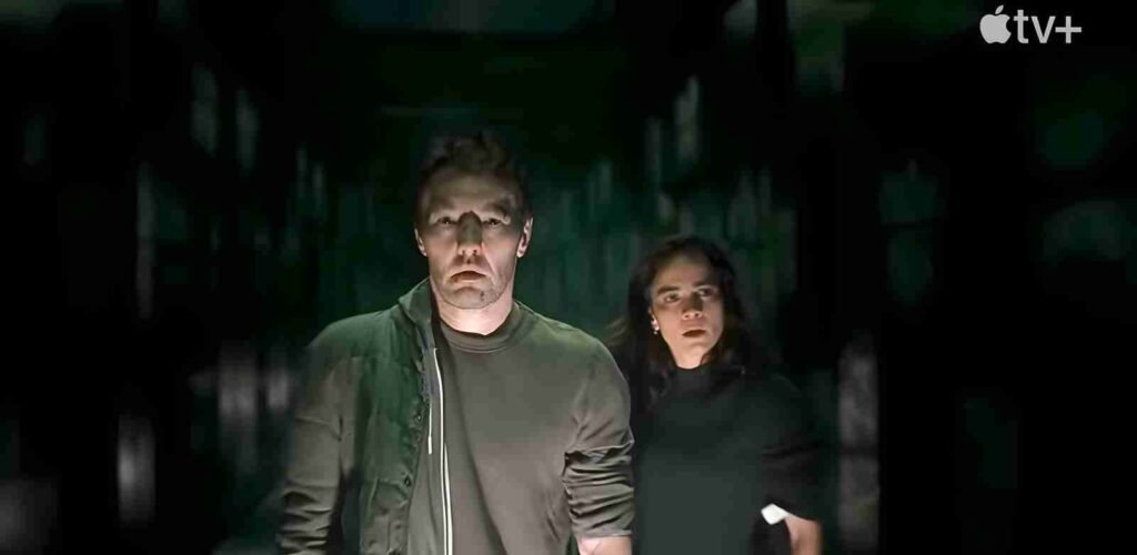 Jason Dessen and Daniela Vargas Dessen explore an alternate universe in Dark Matter, surrounded by tension and uncertainty in a mysterious environment.