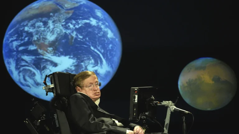 Stephen Hawking speaking at George Washington University in 2008, with Earth and Mars images in the background. The lecture was part of NASA's 50th anniversary celebrations.